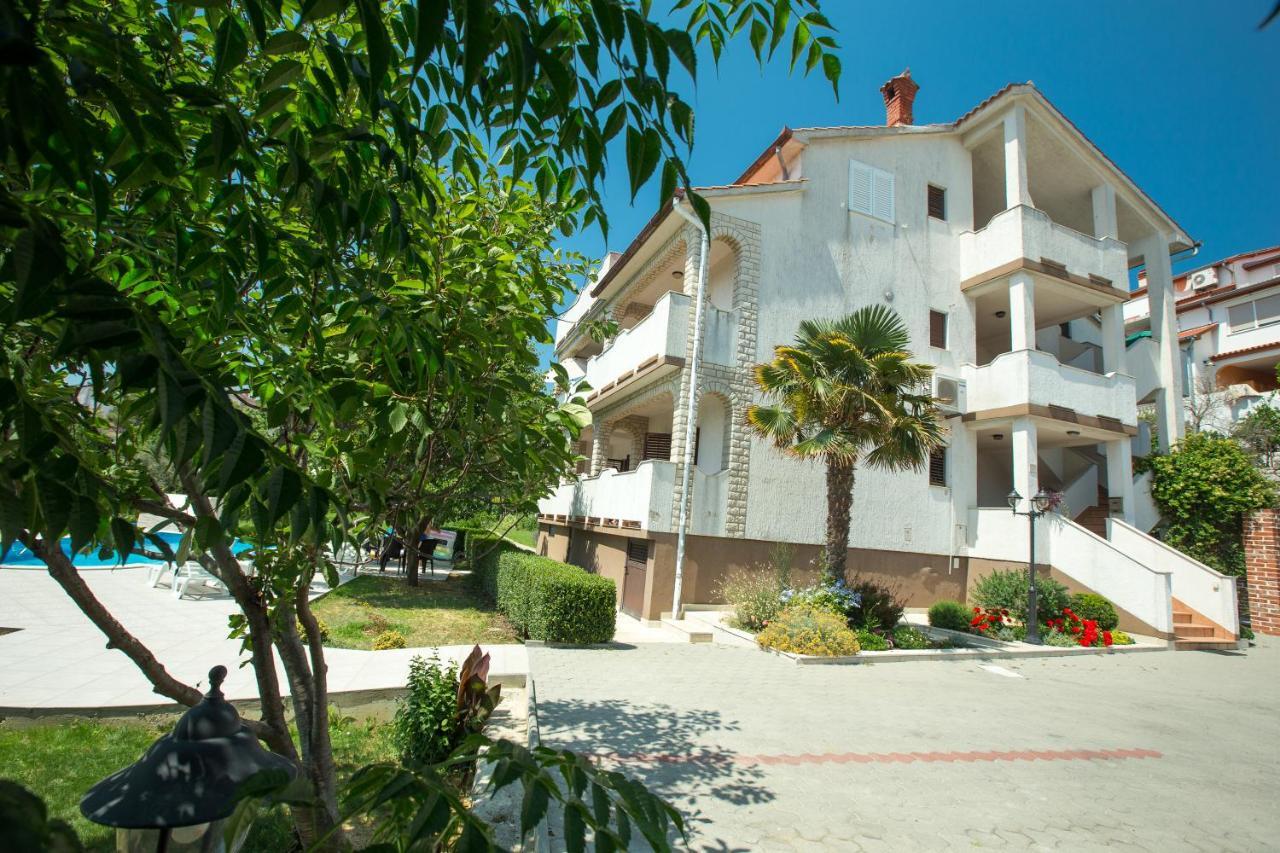 Apartments Renata Banjol Buitenkant foto